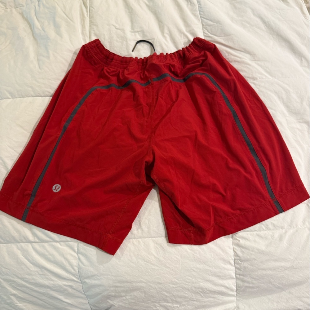Lululemon Men’s - Large  Athletic Shorts with Black Trim